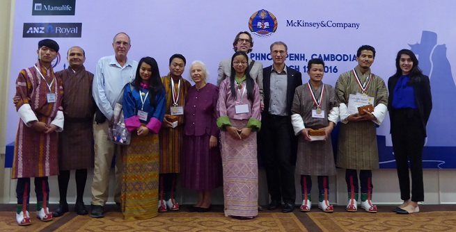 The whole Bhutanese delegation with two of the jury members