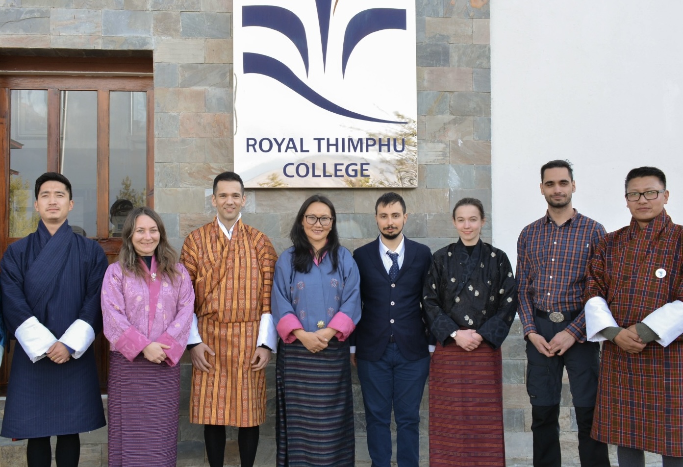 Welcoming New International Students on Campus for Spring 2025! - Photo 1